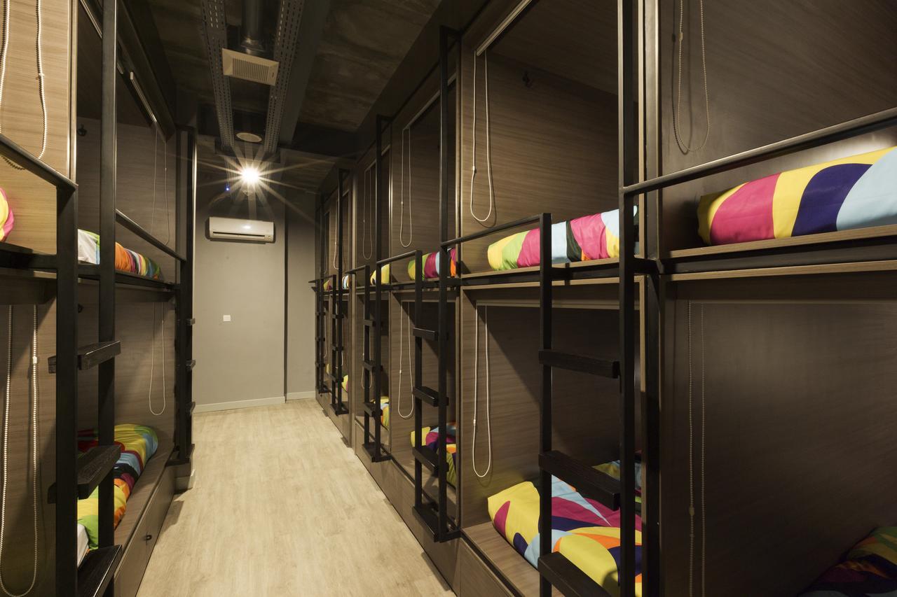 Nomad Hostel Kemang Jakarta Exteriör bild