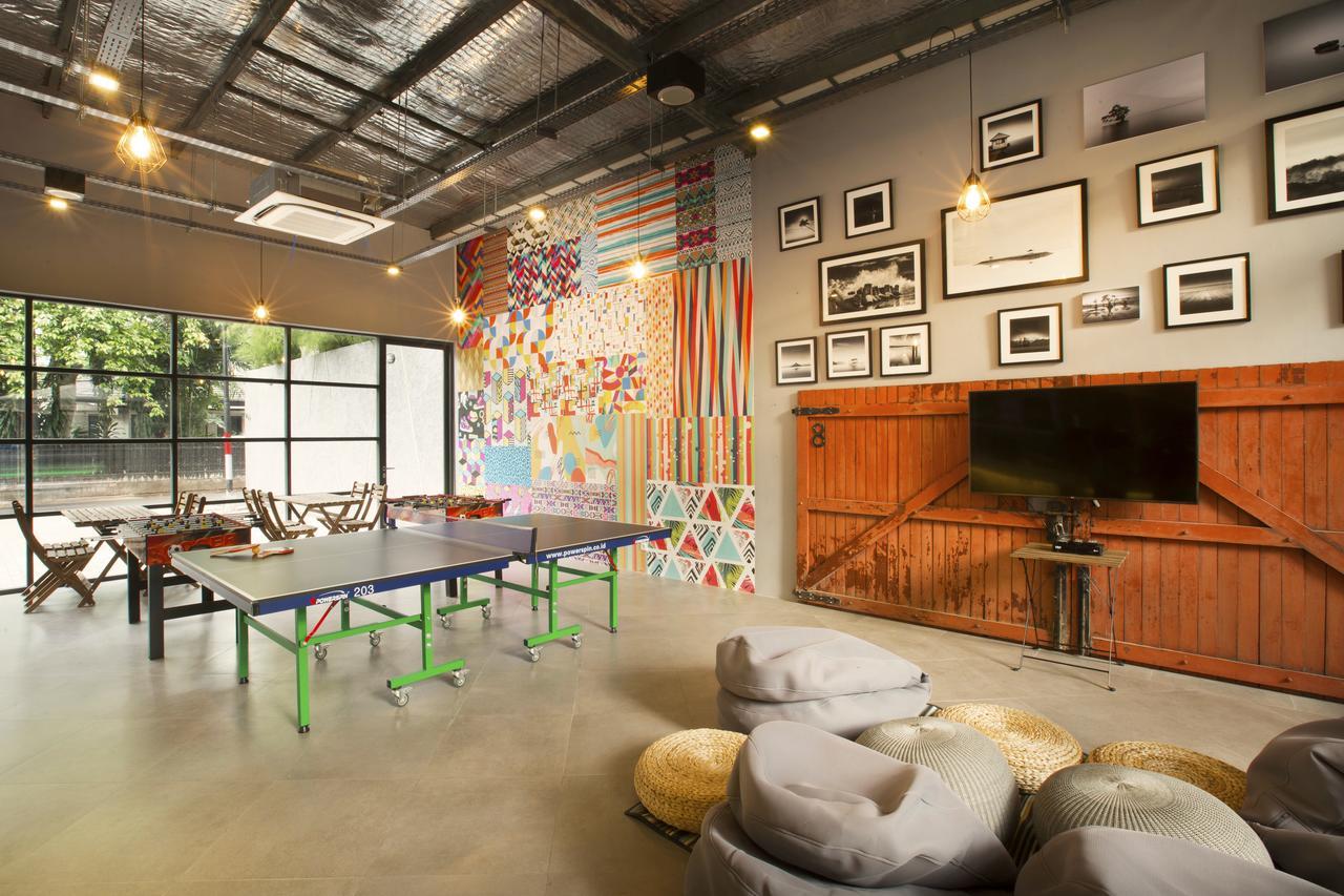 Nomad Hostel Kemang Jakarta Exteriör bild