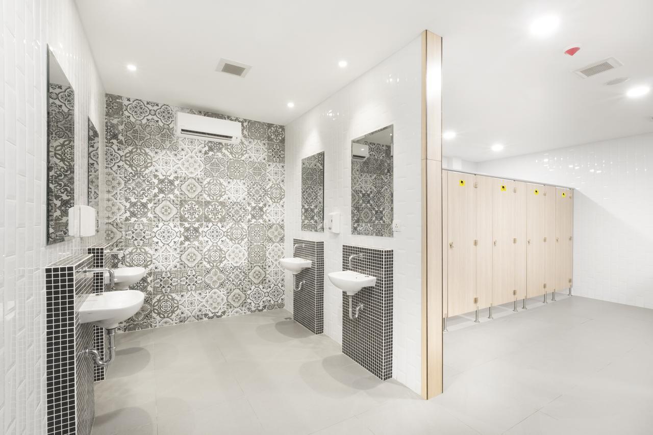 Nomad Hostel Kemang Jakarta Exteriör bild