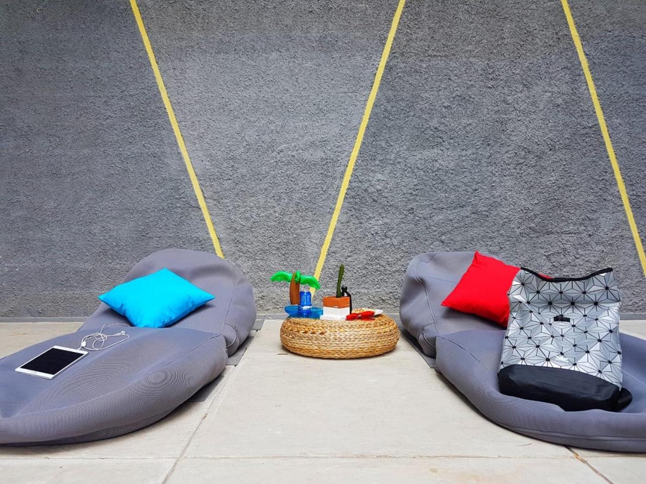 Nomad Hostel Kemang Jakarta Exteriör bild