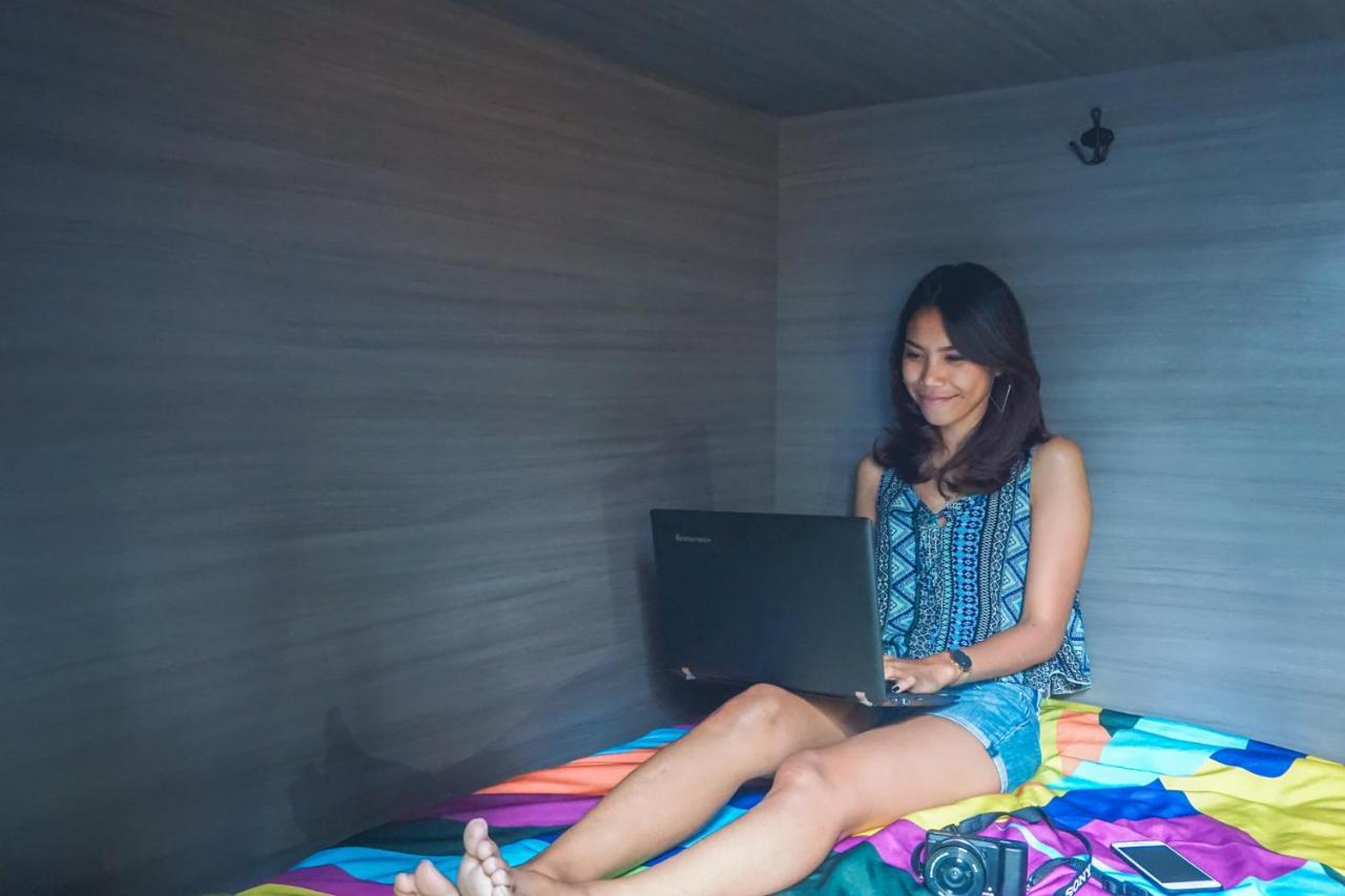 Nomad Hostel Kemang Jakarta Exteriör bild