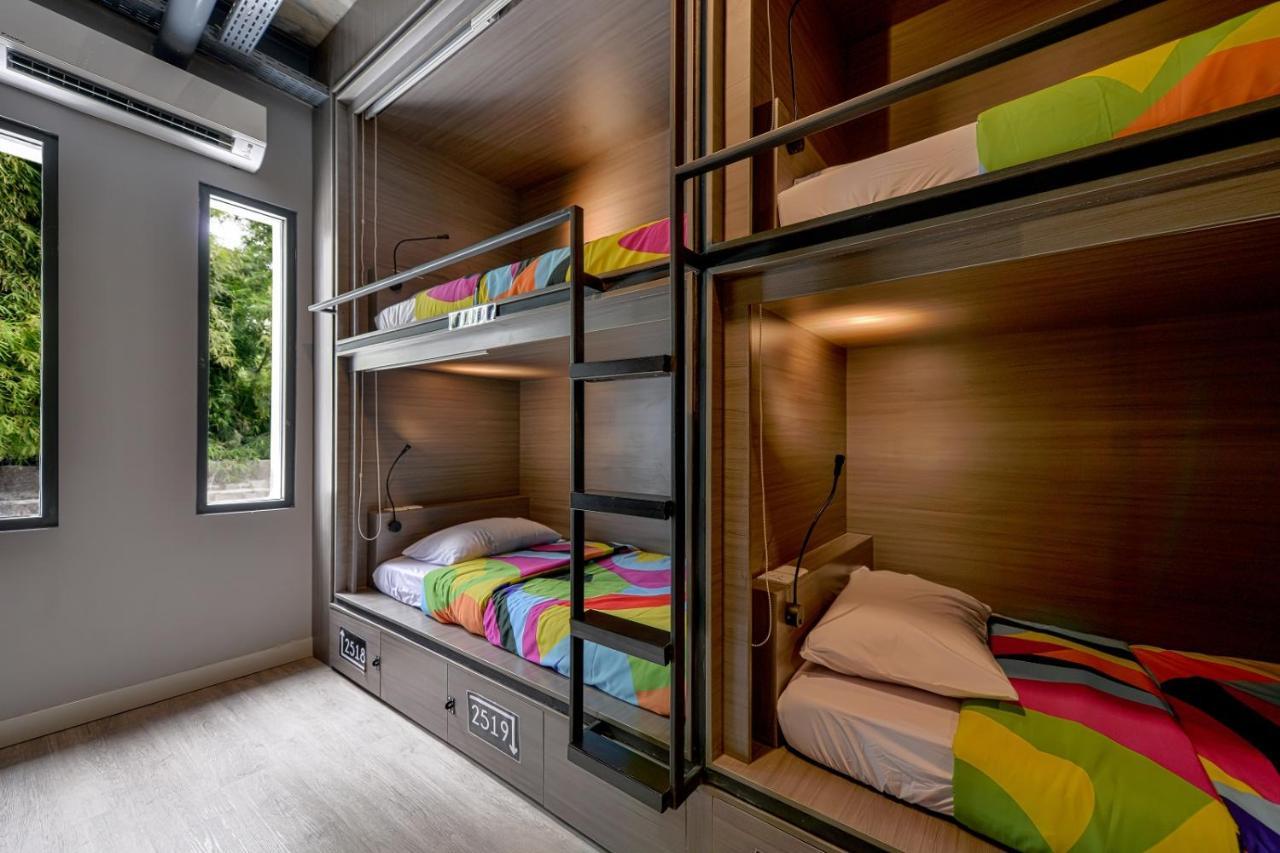 Nomad Hostel Kemang Jakarta Exteriör bild
