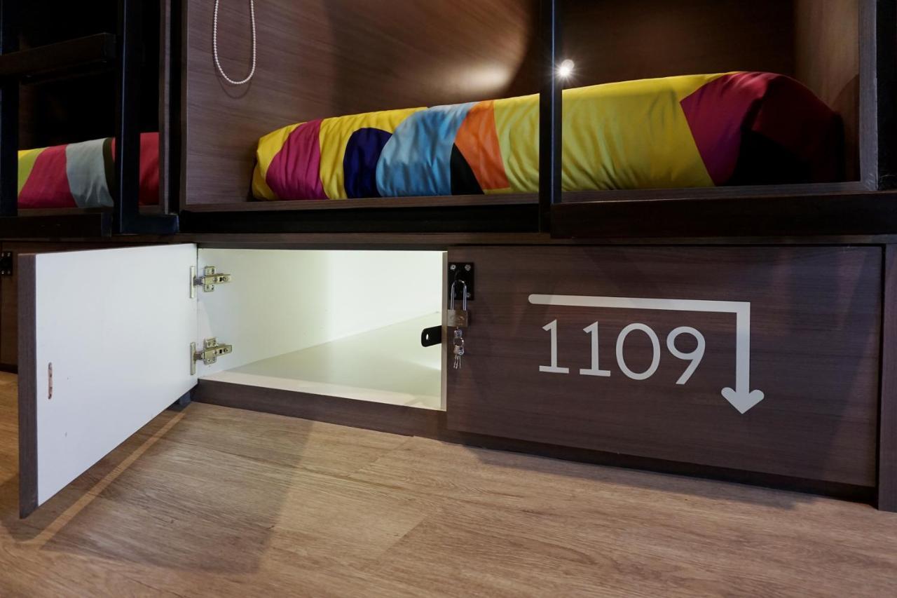 Nomad Hostel Kemang Jakarta Exteriör bild