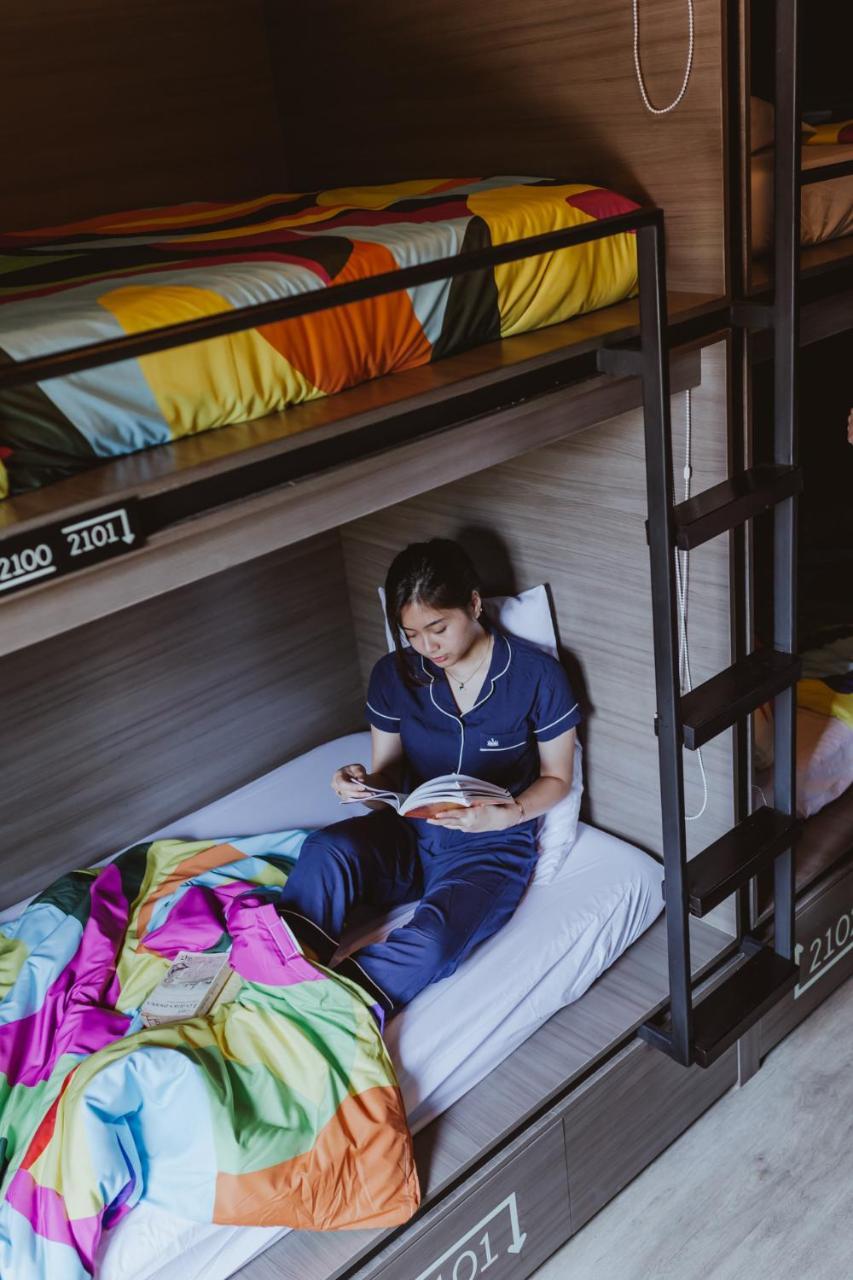 Nomad Hostel Kemang Jakarta Exteriör bild