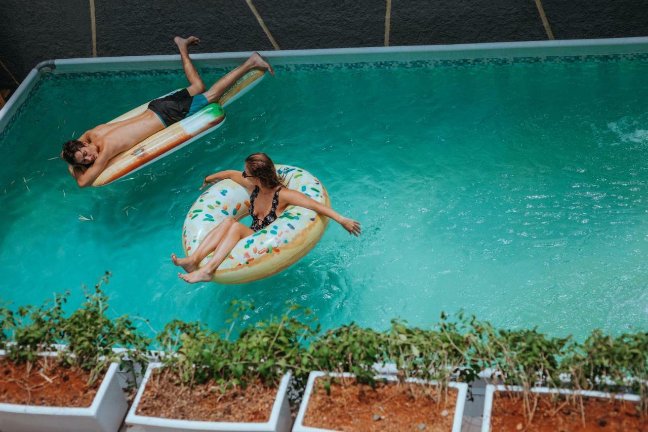 Nomad Hostel Kemang Jakarta Exteriör bild